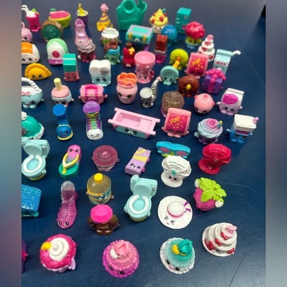 Random 12 shopkins toys $20! - Picture 6 of 6